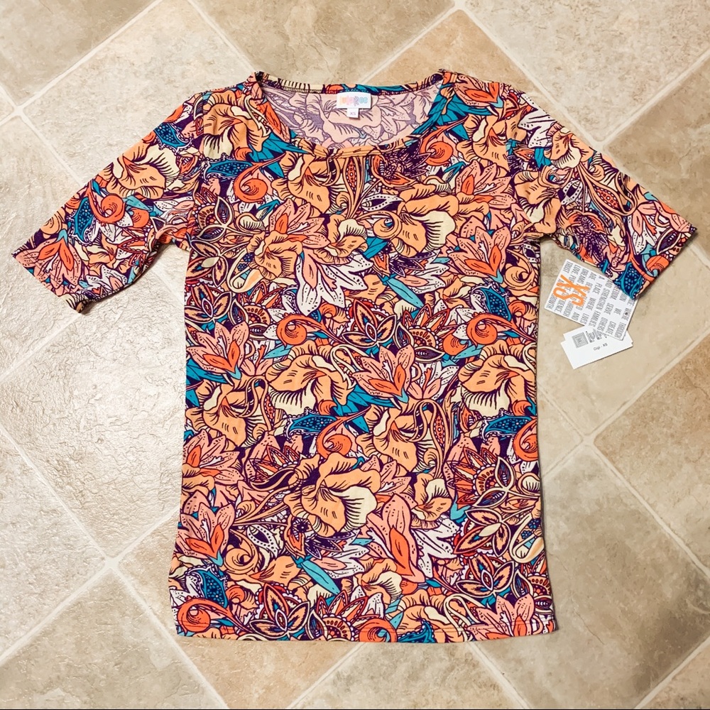 🦄 NWT LuLaRoe GiGi HTF Floral Print Top XS 🦄